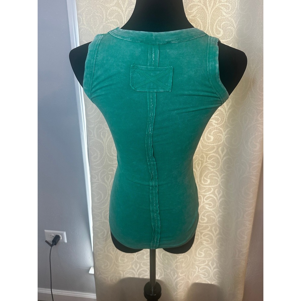Zenana Women Green Mineral Wash Ribbed‎ Tank Top Small Sleeveless Crew Neck Tee - Picture 2 of 3